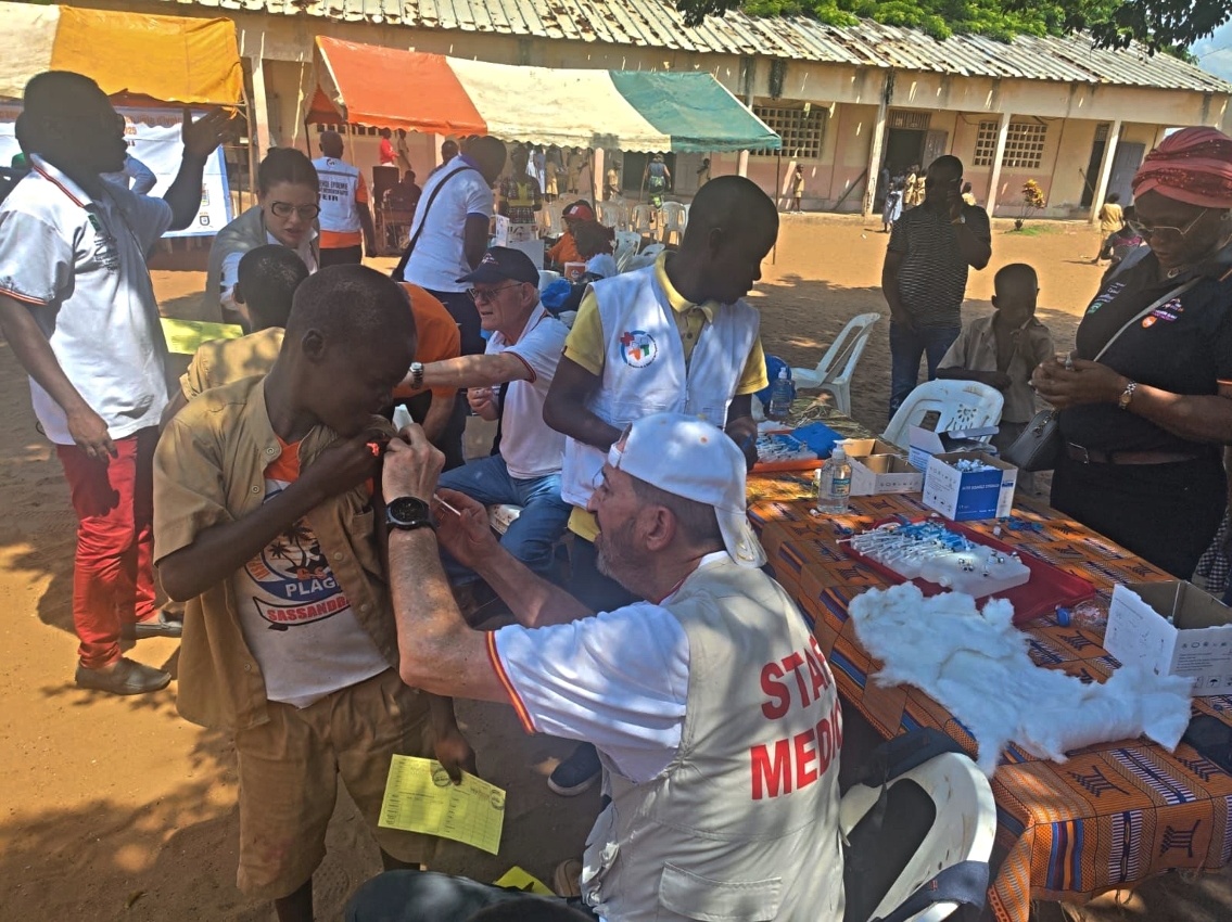 Especialistas de Grupo IHP vacunan contra la meningitis y el tétanos a 10.000 personas en Costa de Marfil