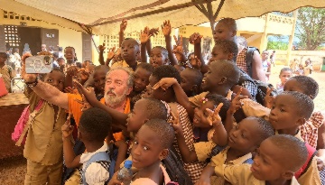 Especialistas de Grupo IHP vacunan frente a la meningitis a 12.000 niños en Costa de Marfil