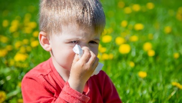 Los especialistas detectan un incremento de alergias estacionales en niños, con síntomas a edades cada vez más tempranas