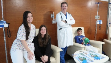 Pediatras de Grupo IHP en Vithas Sevilla implanta dos microinfusoras de insulina para el control de la diabetes mellitus tipo 1