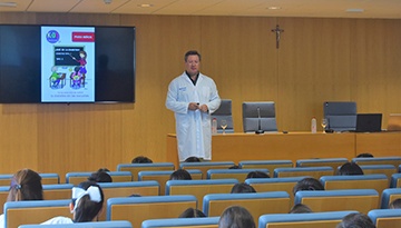 El Dr. Eugenio Fernández participa en un aula formativa sobre cómo prevenir la diabetes infantil ante 110 escolares